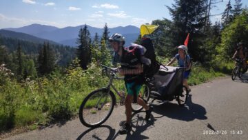 Minunatele peisaje din Bucovina, promovate printr-un tur cicloturistic