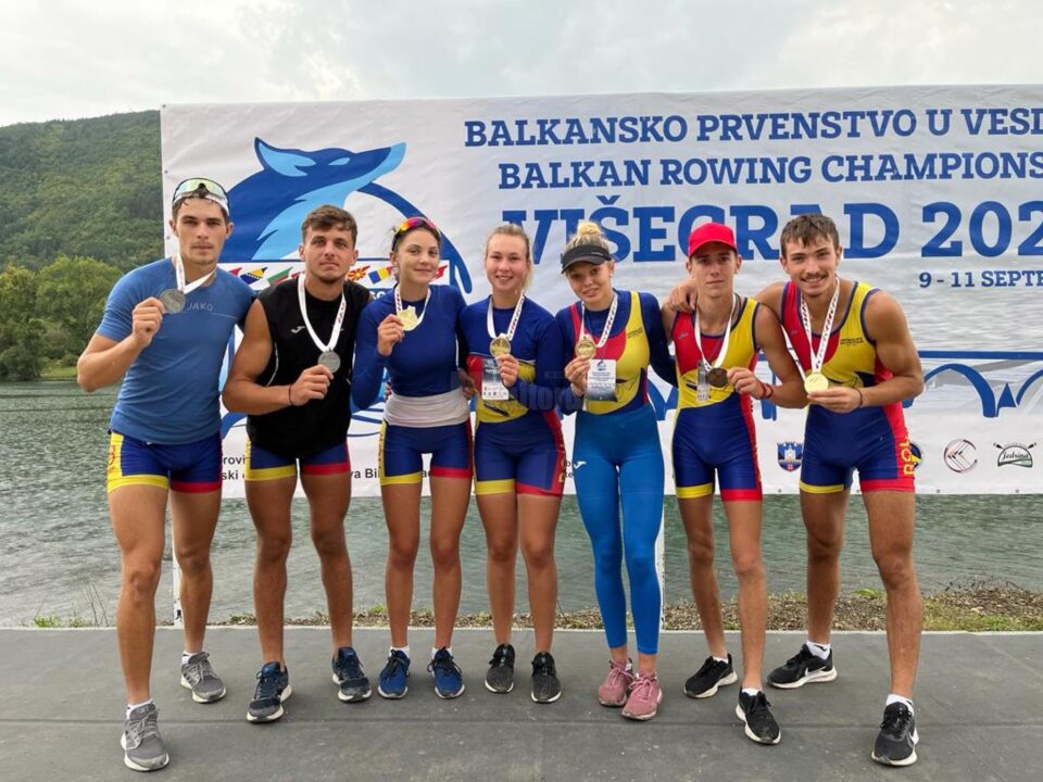 Canotorii de la CSM Suceava prezinta cu mandrie medaliile cucerite