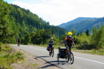 Minunatele peisaje din Bucovina, promovate printr-un tur cicloturistic