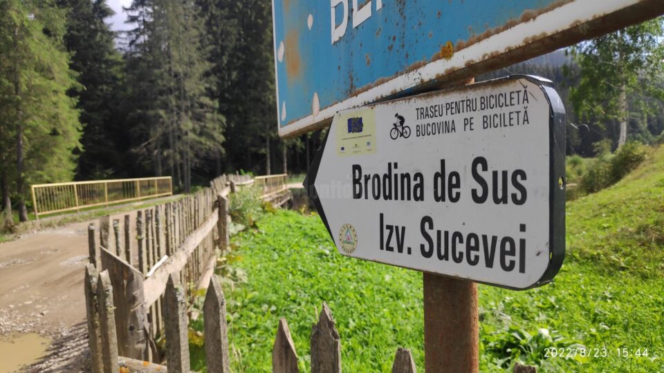 Minunatele peisaje din Bucovina, promovate printr-un tur cicloturistic