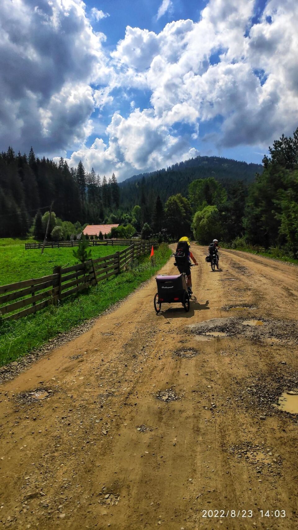Minunatele peisaje din Bucovina, promovate printr-un tur cicloturistic