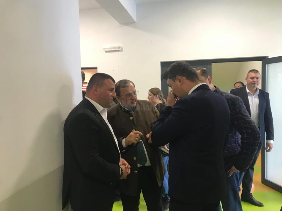 Presesintele CJ Suceava a discutat cu primarii din zona Radauti despre proiectele de dezvoltare pentru comunitățile locale Presesintele CJ Suceava a discutat cu primarii din zona Radauti despre proiectele de dezvoltare pentru comunitățile locale