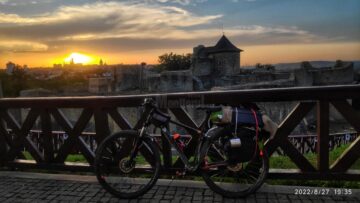 Apus de soare la Cetatea Sucevei - finalul Turului Bucovinei pe bicicletă