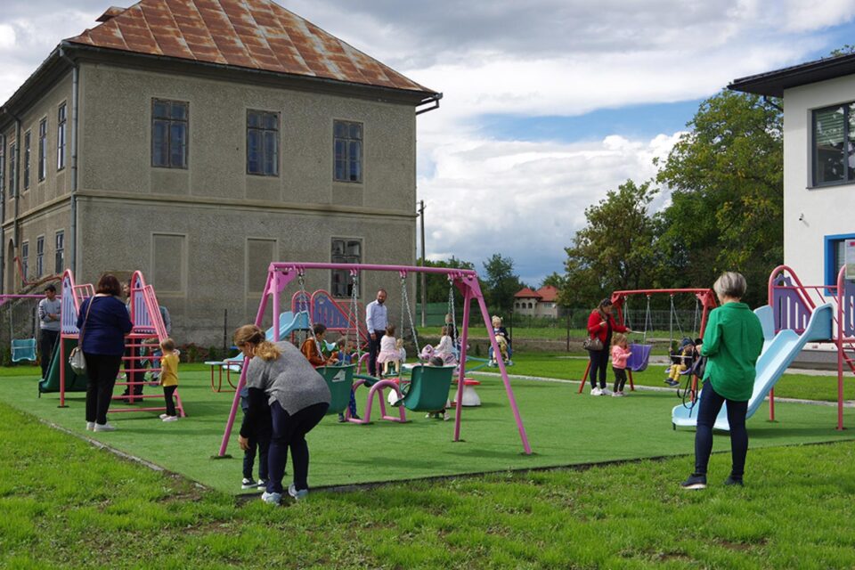 Două investiții noi din Horodnic de Sus, o sală de sport și o grădiniță, inaugurate în prezența primarului Valentin Luță