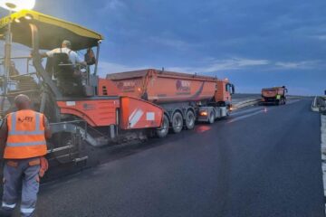 Covor asfaltic nou va fi turnat și la Poiana Stampei