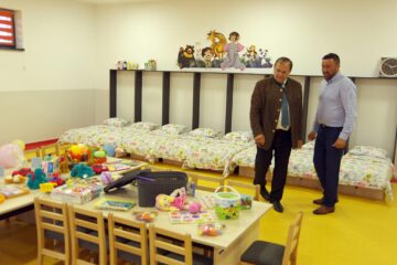 Două investiții noi din Horodnic de Sus, o sală de sport și o grădiniță, inaugurate în prezența primarului Valentin Luță