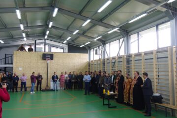 Două investiții noi din Horodnic de Sus, o sală de sport și o grădiniță, inaugurate în prezența primarului Valentin Luță