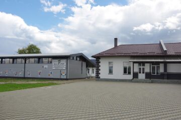 Două investiții noi din Horodnic de Sus, o sală de sport și o grădiniță, inaugurate în prezența primarului Valentin Luță