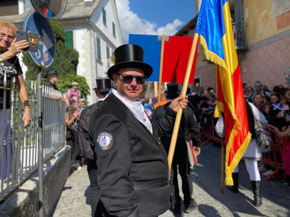 Cezar Șlincu a purtat cu mândrie steagul României