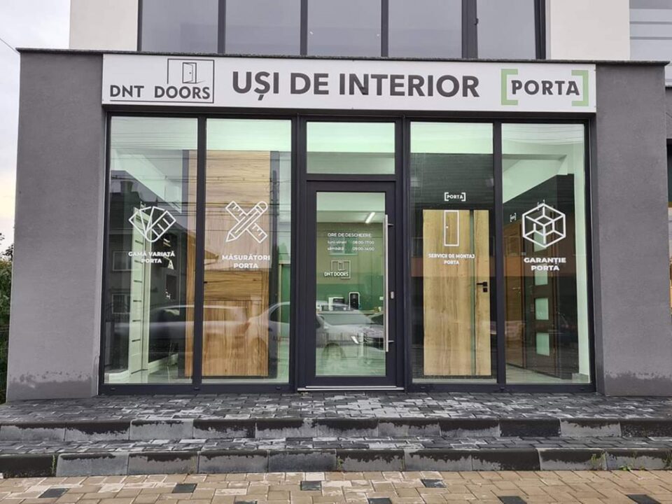 Showroom-ul poate fi găsit la ieșirea din Vicovu de Jos, spre Bivolărie, pe partea dreaptă (lângă Mămuca)