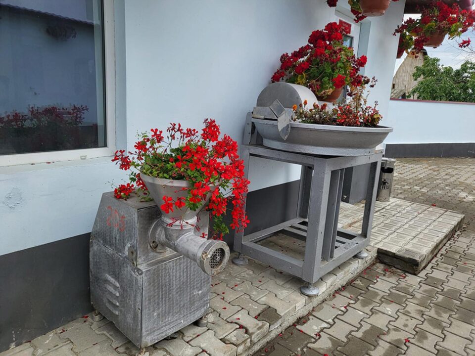 Utilajele folosite acum 30 de ani, cu care a pornit firma