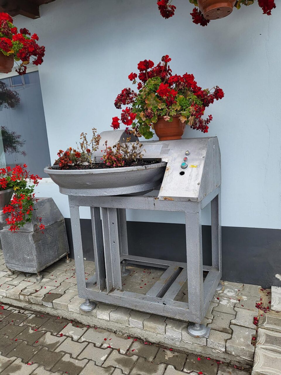 Utilajele folosite acum 30 de ani, cu care a pornit firma