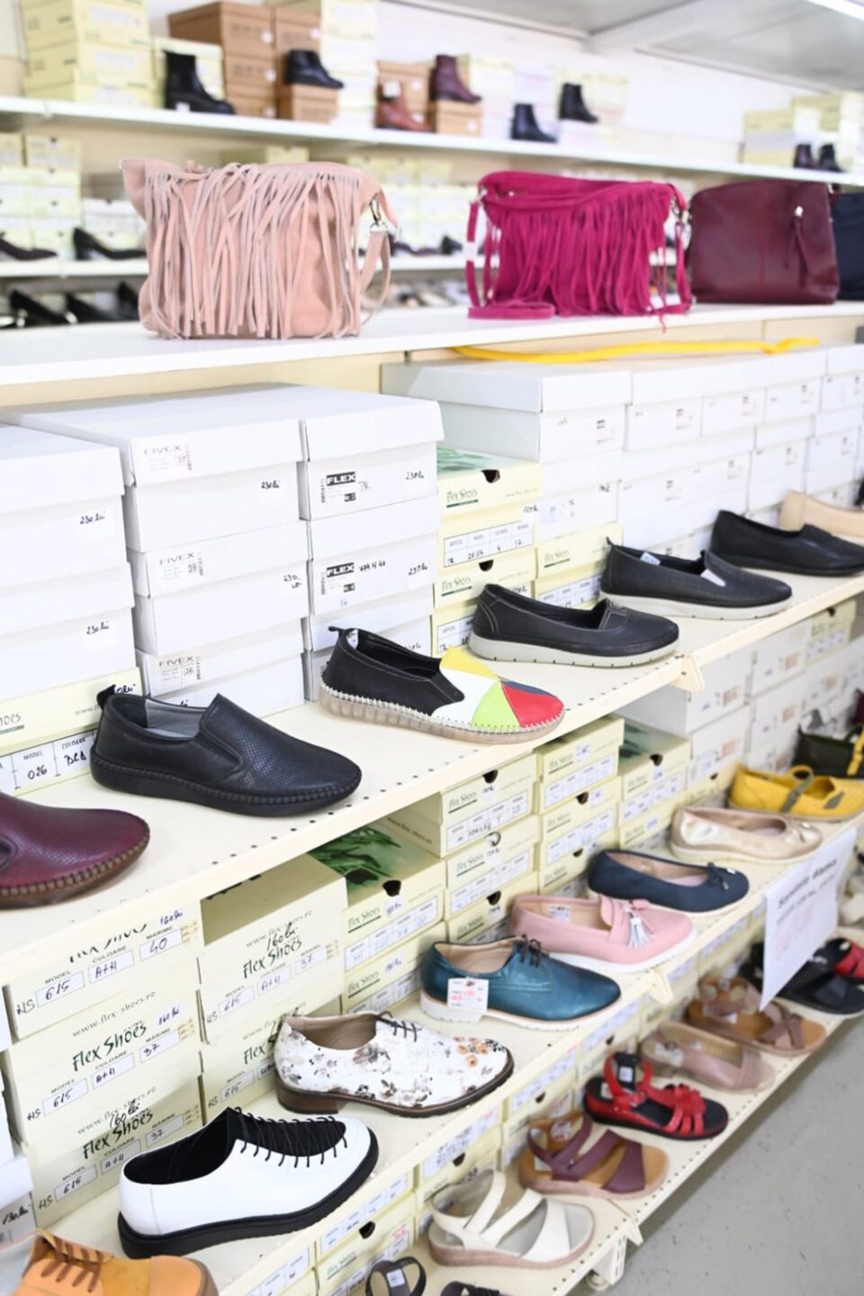 Modele actuale și promoții tentante, în magazinele de încălțăminte FLEX SHOES