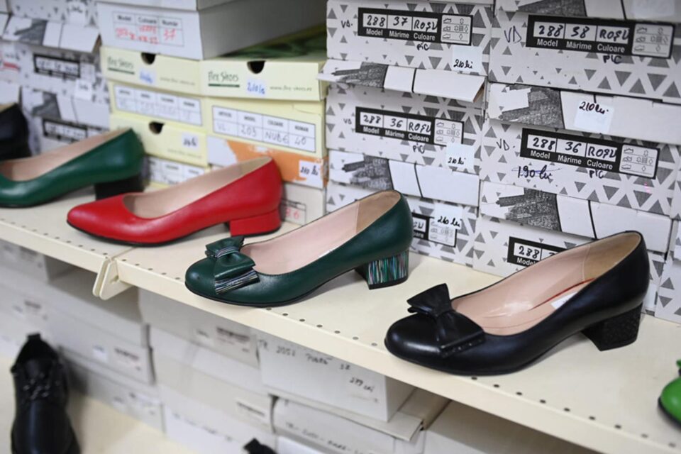 Modele actuale și promoții tentante, în magazinele de încălțăminte FLEX SHOES