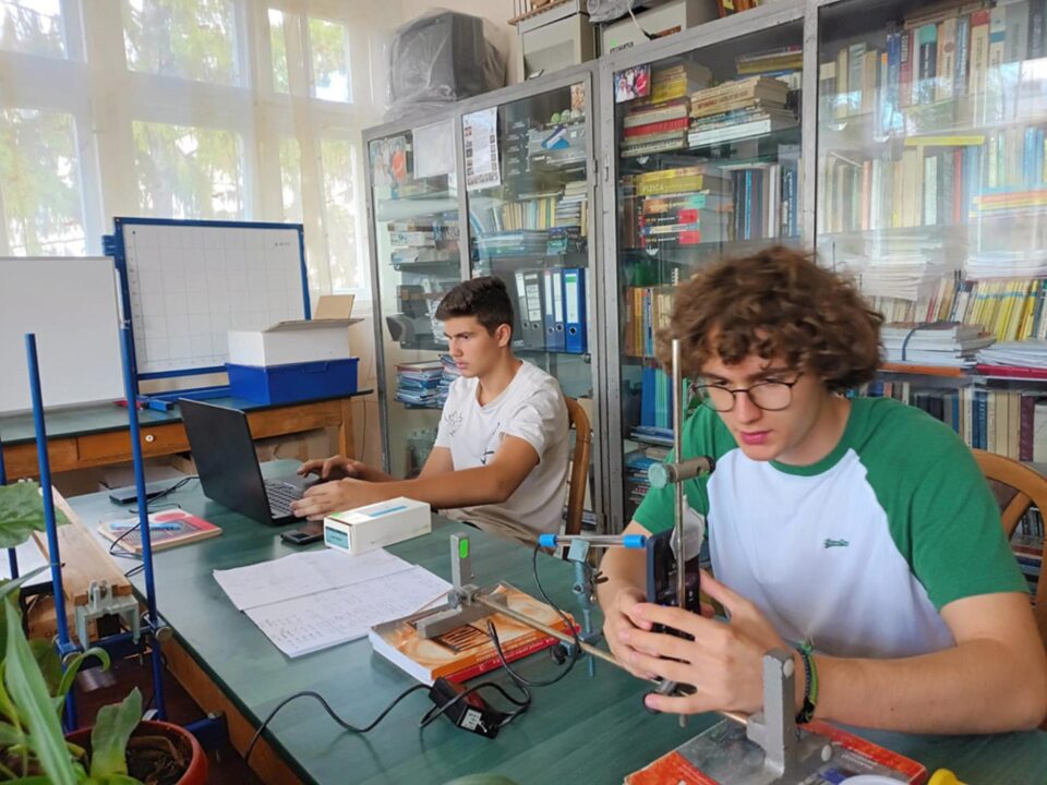 O echipă a Colegiului „Petru Rareș” își prezintă proiectul de inventică în Olanda