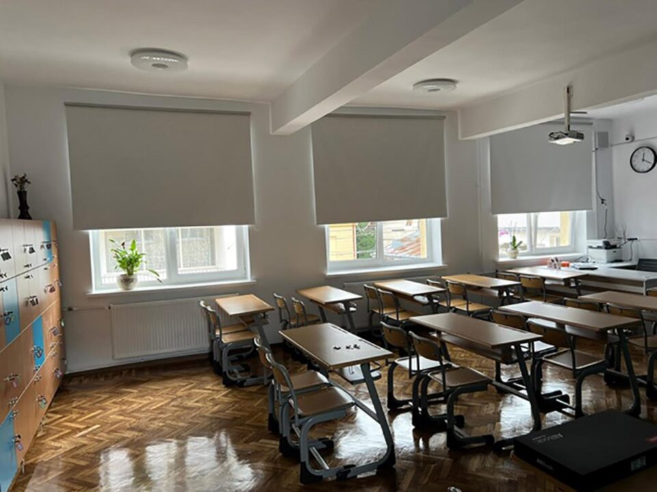 Sală de clasă SMART, amenajată de elevi ai Colegiului „Nicu Gane” și dirigintele lor Sală de clasă SMART, amenajată de elevi ai Colegiului „Nicu Gane” și dirigintele lor