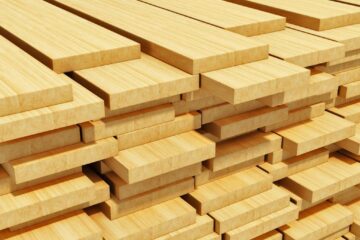 Două transporturi problemă de material lemnos, depistate în doar câteva ore