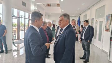 Primarul Ioan Pavăl discută cu parlamentarul Titus Corlățean