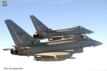Două avioane militare aeriene au interceptat o aeronavă care opera zborul Suceava - Roma