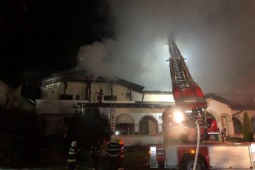 Incendiu la sala de evenimente a pensiunii Curtea Bizantină, din Șcheia