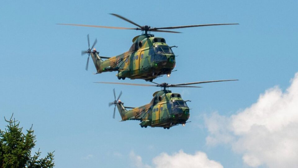 Zbor de antrenament al elicopterelor Bazei 95 Aeriene Bacău, deasupra municipiului Fălticeni Zbor de antrenament al elicopterelor Bazei 95 Aeriene Bacău, deasupra municipiului Fălticeni