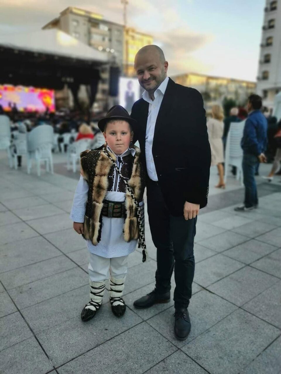 Andrei Bodnar și Lucian Onciu, directorul festivalului