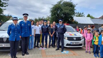 Tineri informați de polițiștii suceveni cu privire la respectarea legislației rutiere