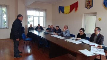 Crescătorii de animale au venit peste primarul și consilierii locali din Bosanci în scandalul imașului comunal