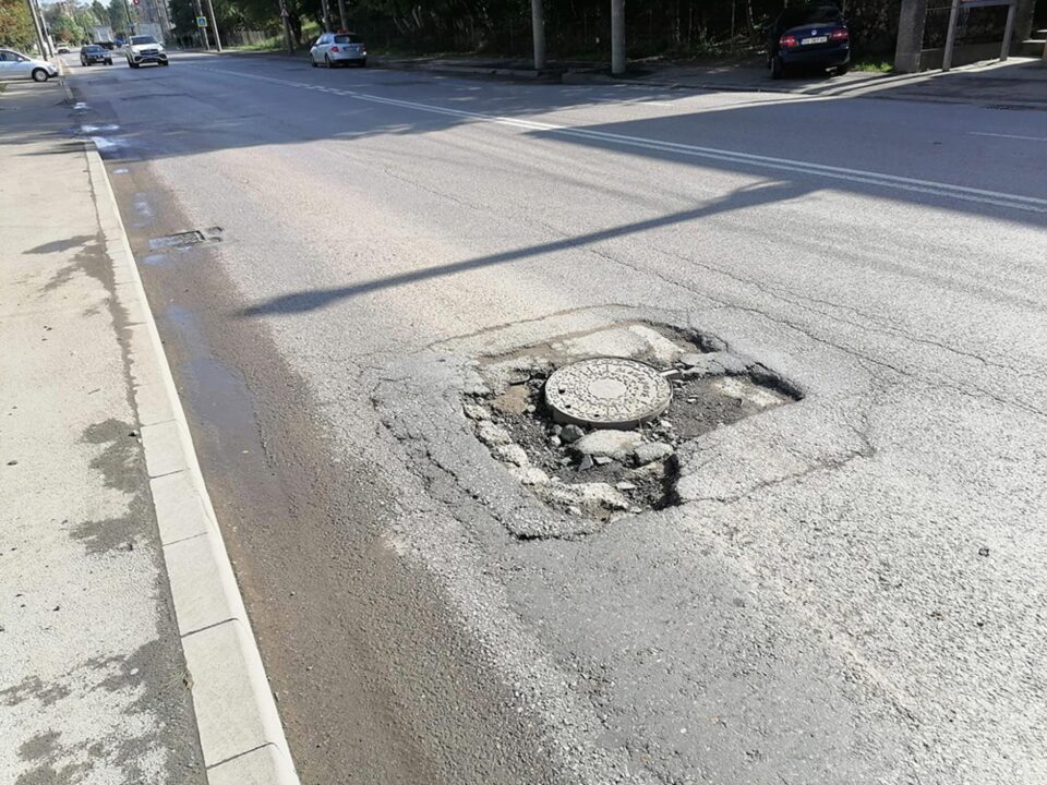 Gura de canalizare devenită pericol public