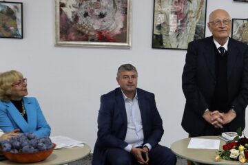 Prof. univ. dr. Elena Brândușa Steiciuc, primarul Gheorghe Cătălin Coman și scriitorul Grigore Ilisei