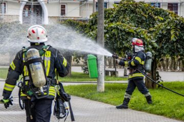 Simularea localizării unui incendiu și salvarea victimelor, la Colegiul Militar „Ștefan cel Mare” din Câmpulung Moldovenesc. Foto Laurențiu Sbiera