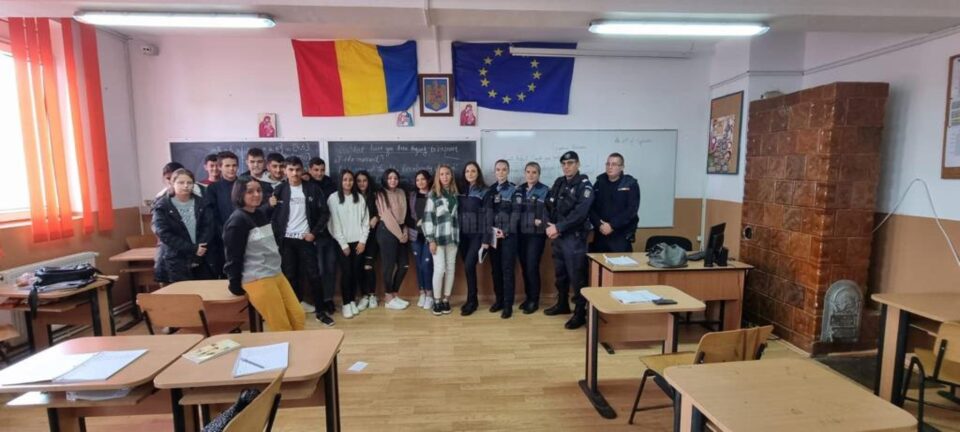 politisti in control la scoli