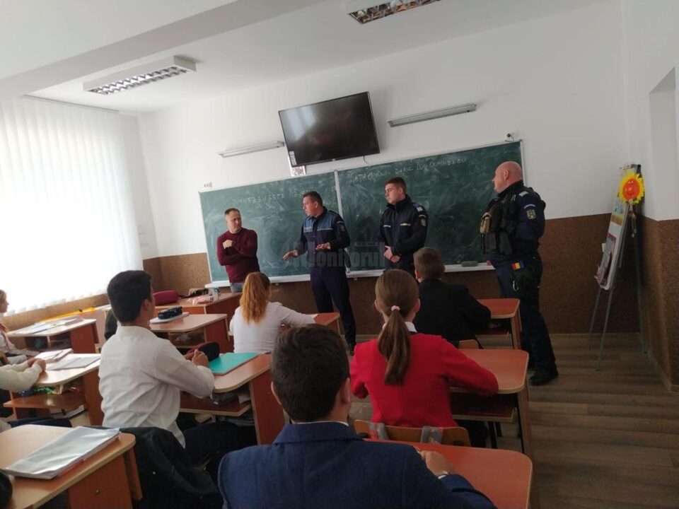 politisti in control la scoli