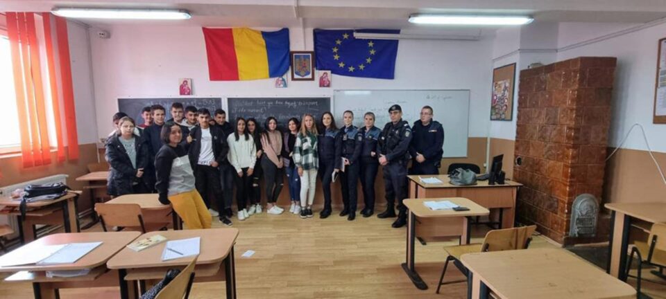 Școlile și barurile din zona unităților de învățământ, luate la puricat de forțele de ordine