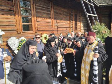 Preasfințitul Părinte Antonie, Episcop de Bălți, a slujit duminică, împreună cu un sobor numeros de preoți și diaconi, la Mănăstirea Voroneț