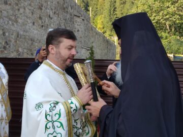 Preasfințitul Părinte Antonie, Episcop de Bălți, a slujit duminică, împreună cu un sobor numeros de preoți și diaconi, la Mănăstirea Voroneț