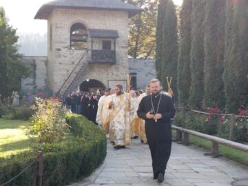 Preasfințitul Părinte Antonie, Episcop de Bălți, a slujit duminică, împreună cu un sobor numeros de preoți și diaconi, la Mănăstirea Voroneț