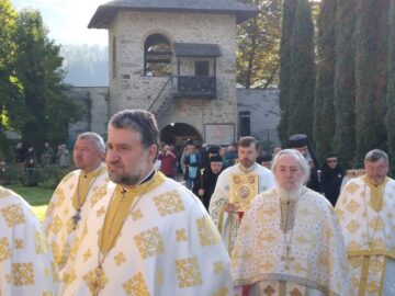 Preasfințitul Părinte Antonie, Episcop de Bălți, a slujit duminică, împreună cu un sobor numeros de preoți și diaconi, la Mănăstirea Voroneț