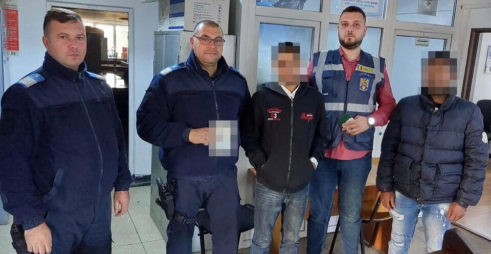 Un cetățean din Nepal și unul din Sri Lanka, depistați de polițiștii de Imigrări din Suceava cu viză de ședere expirată Un cetățean din Nepal și unul din Sri Lanka, depistați de polițiștii de Imigrări din Suceava cu viză de ședere expirată