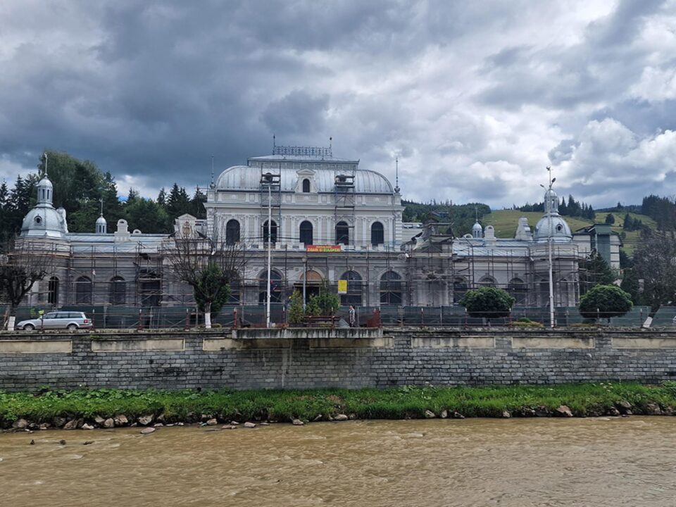 O nouă imagine a Cazinoului Vatra Dornei începe să prindă viață