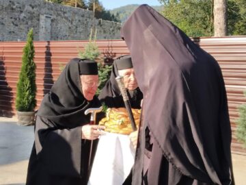 Preasfințitul Părinte Antonie, Episcop de Bălți, a slujit duminică, împreună cu un sobor numeros de preoți și diaconi, la Mănăstirea Voroneț