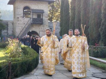 Preasfințitul Părinte Antonie, Episcop de Bălți, a slujit duminică, împreună cu un sobor numeros de preoți și diaconi, la Mănăstirea Voroneț