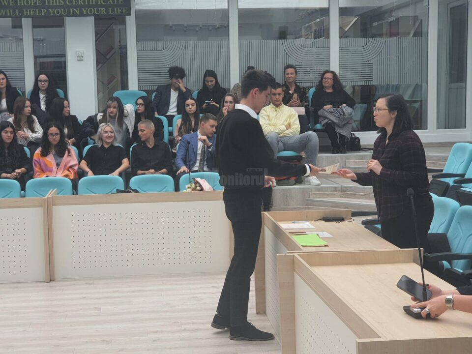 Ceremonia de înmânare a certificatelor Cambridge