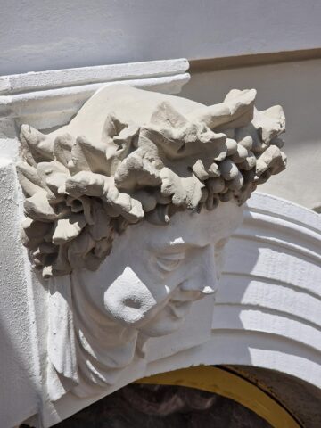 Detaliu decorativ pe peretele exterior al cazinoului