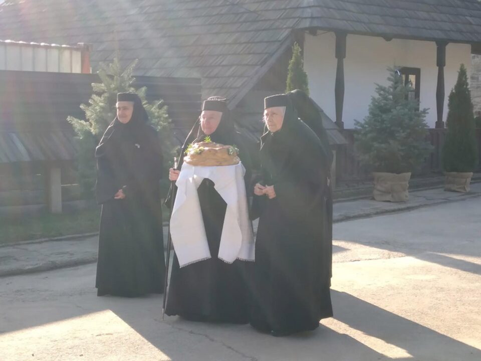 Preasfințitul Părinte Antonie, Episcop de Bălți, a slujit duminică, împreună cu un sobor numeros de preoți și diaconi, la Mănăstirea Voroneț