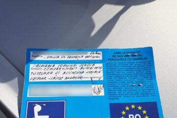 Persoanele cu dizabilități au dreptul să parcheze gratuit în orice parcare publică