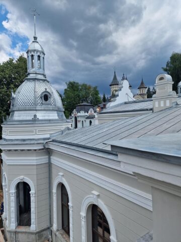Acoperisul reabilitat al clădirii Cazinoului Vatra Dornei