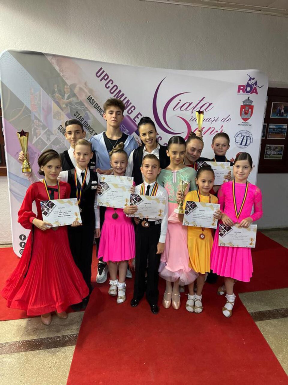 Suceveni premiați la o competiție cu peste 200 de perechi de dansatori din țară