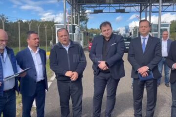 Reprezentanții instituțiilor cu atribuții în pregătirea deschiderii Punctului de Trecere a Frontierei Vicovu de Sus s-au întâlnit, miercuri, într-o ședință de lucru și au efectuat o vizită în teren