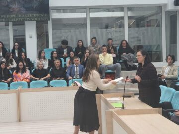 Diplome de limba engleză din partea Universității Cambridge pentru 65 de elevi ai Colegiului „Petru Rareș”